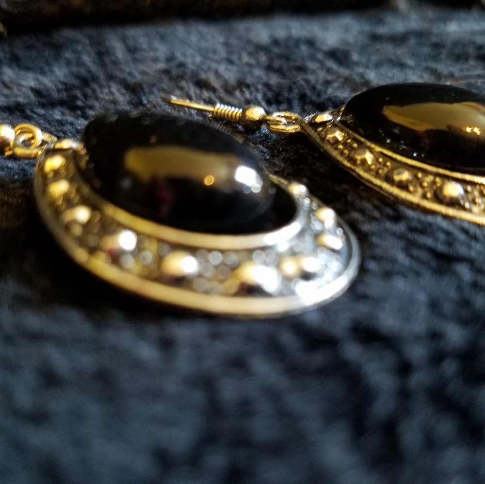 Black and Silver dangle Earrings - Picture 4 of 6